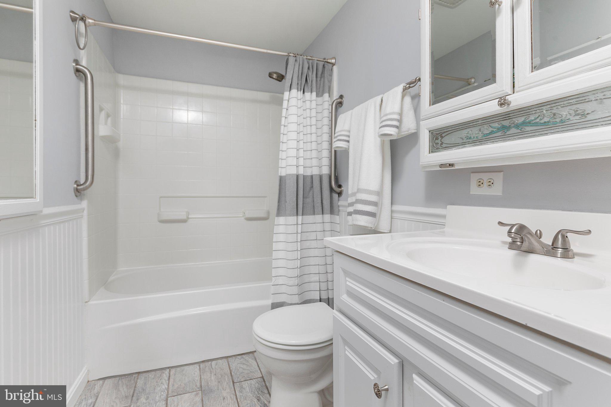 112 North Harrison Road Sterling, VA 20164 - Photo 9 of 26 Freshly remodeled full bath with en-suite access