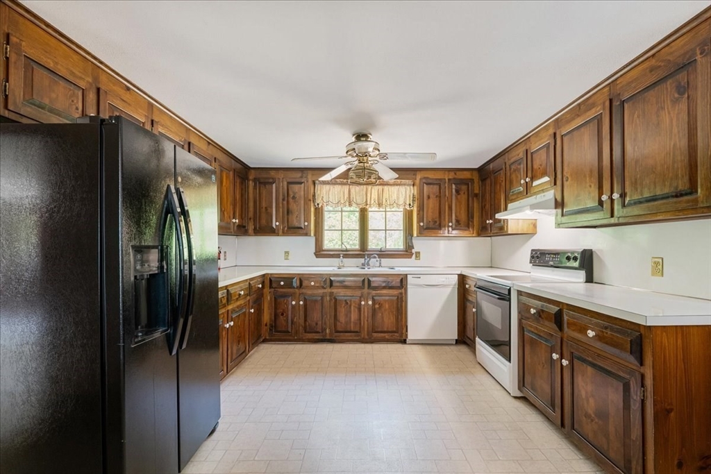 10 Ridge Road Halifax, MA 02338 - Photo 8 of 25 Gallery Image 8