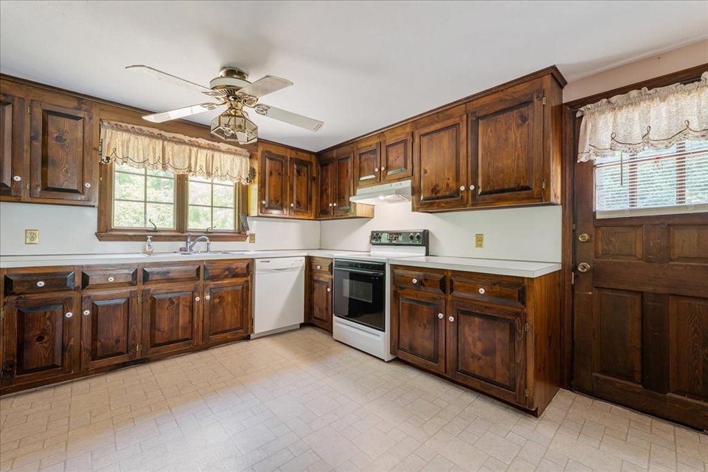 10 Ridge Road Halifax, MA 02338 - Photo 10 of 25 Gallery Image 10