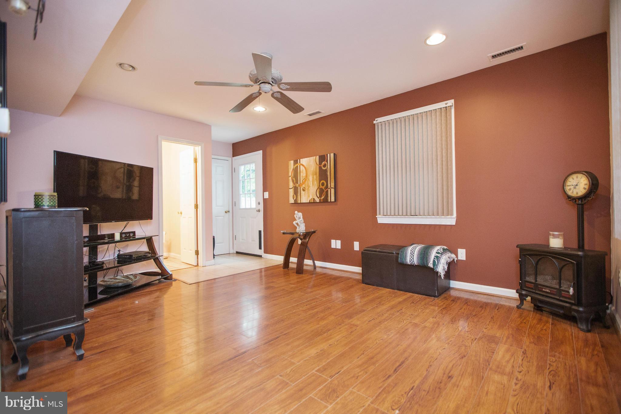 1219-7 Seven Oaks Road Baltimore, MD 21227 - Photo 8 of 26 Family Room
