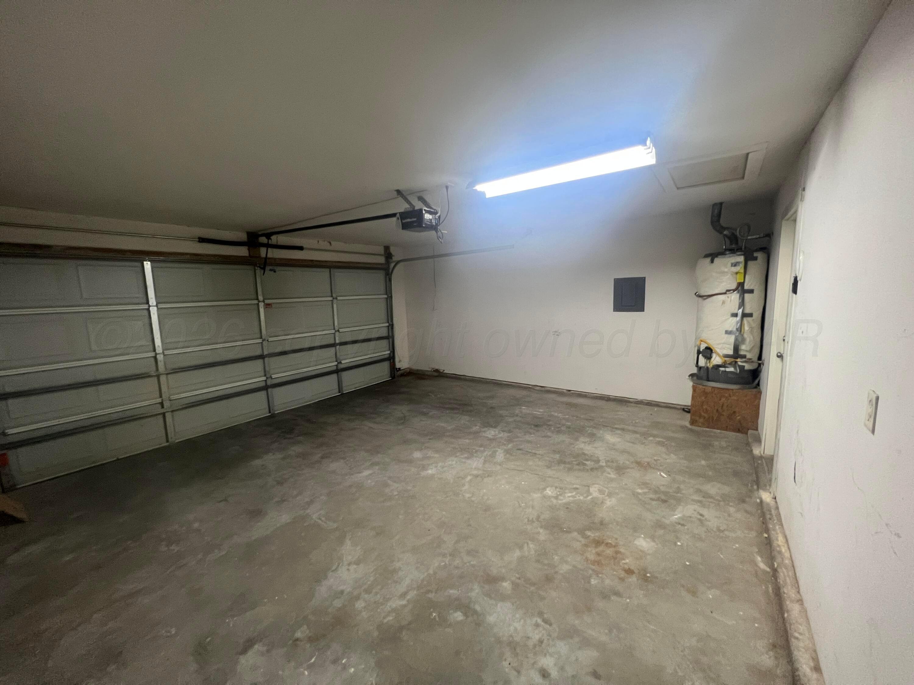 1008 Sugarloaf Drive Amarillo, TX 79110 - Photo 19 of 25 garage