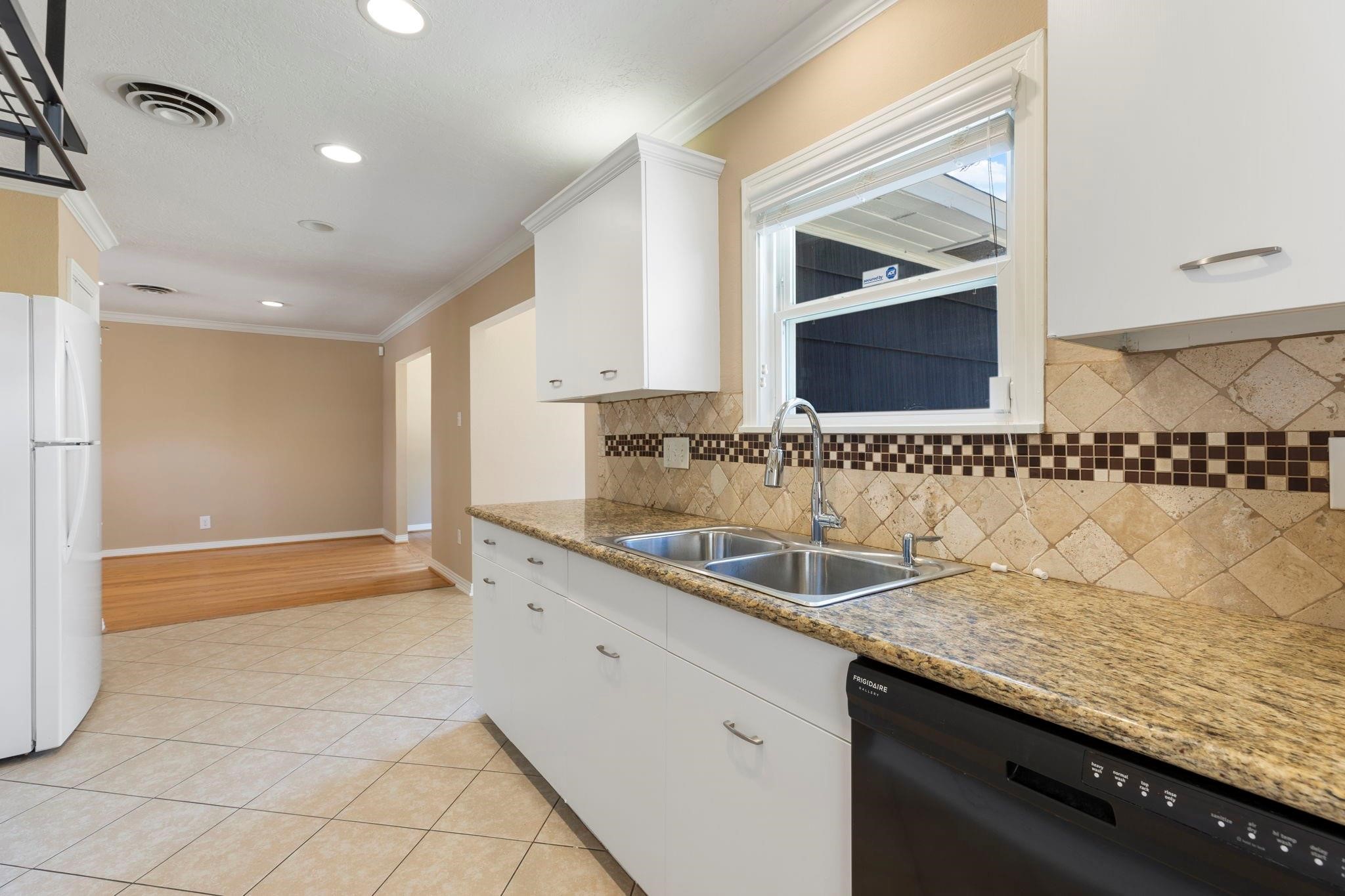 1802 Turnpike Road Houston, TX 77008 - Photo 17 of 47