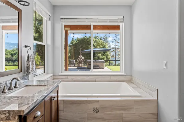 $1,295,000 | 4561 Lake Ridge Road, Ukiah, CA 95482