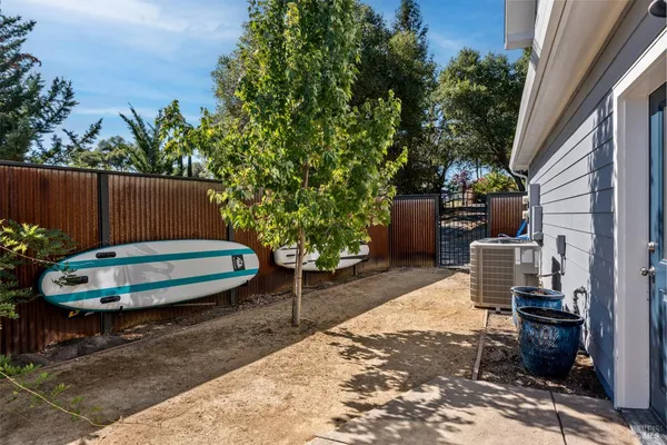 $1,295,000 | 4561 Lake Ridge Road, Ukiah, CA 95482