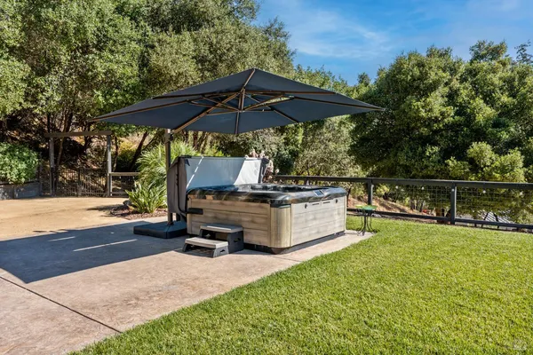 $1,295,000 | 4561 Lake Ridge Road, Ukiah, CA 95482