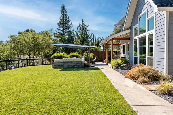$1,295,000 | 4561 Lake Ridge Road, Ukiah, CA 95482