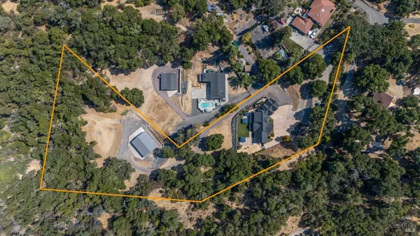 $1,295,000 | 4561 Lake Ridge Road, Ukiah, CA 95482
