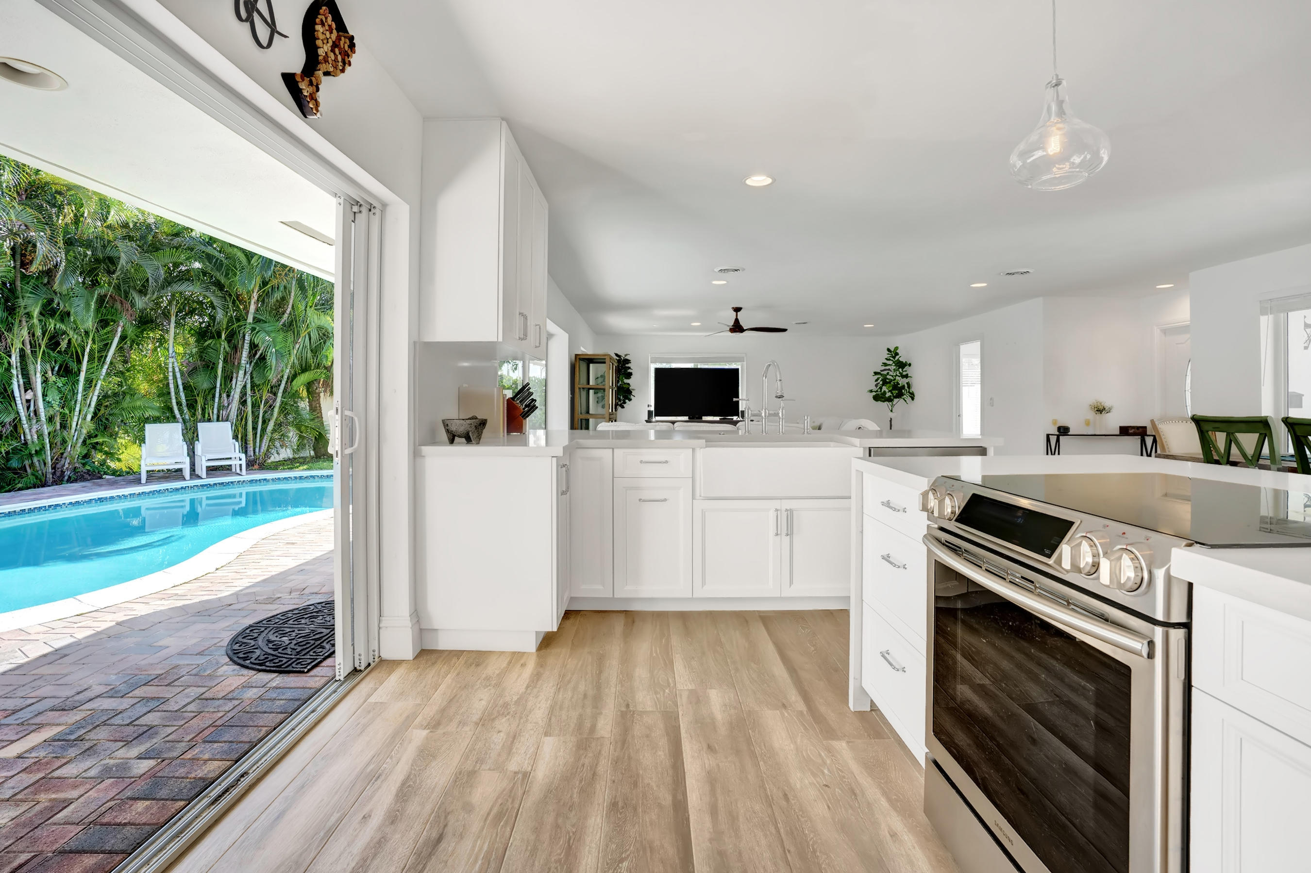 701 West Royal Palm Road Boca Raton, FL 33486 - Photo 6 of 28 Sliding Pocket Doors