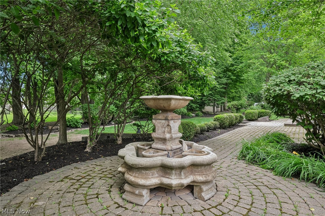 8615 Raintree Run Youngstown, OH 44514 - Photo 40 of 48