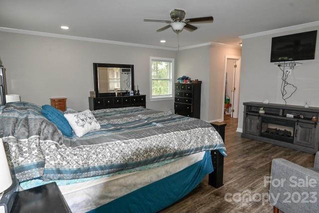 336 Mt Tabor Church Road Union, SC 29379 - Photo 17 of 37 a bedroom with a bed and a television