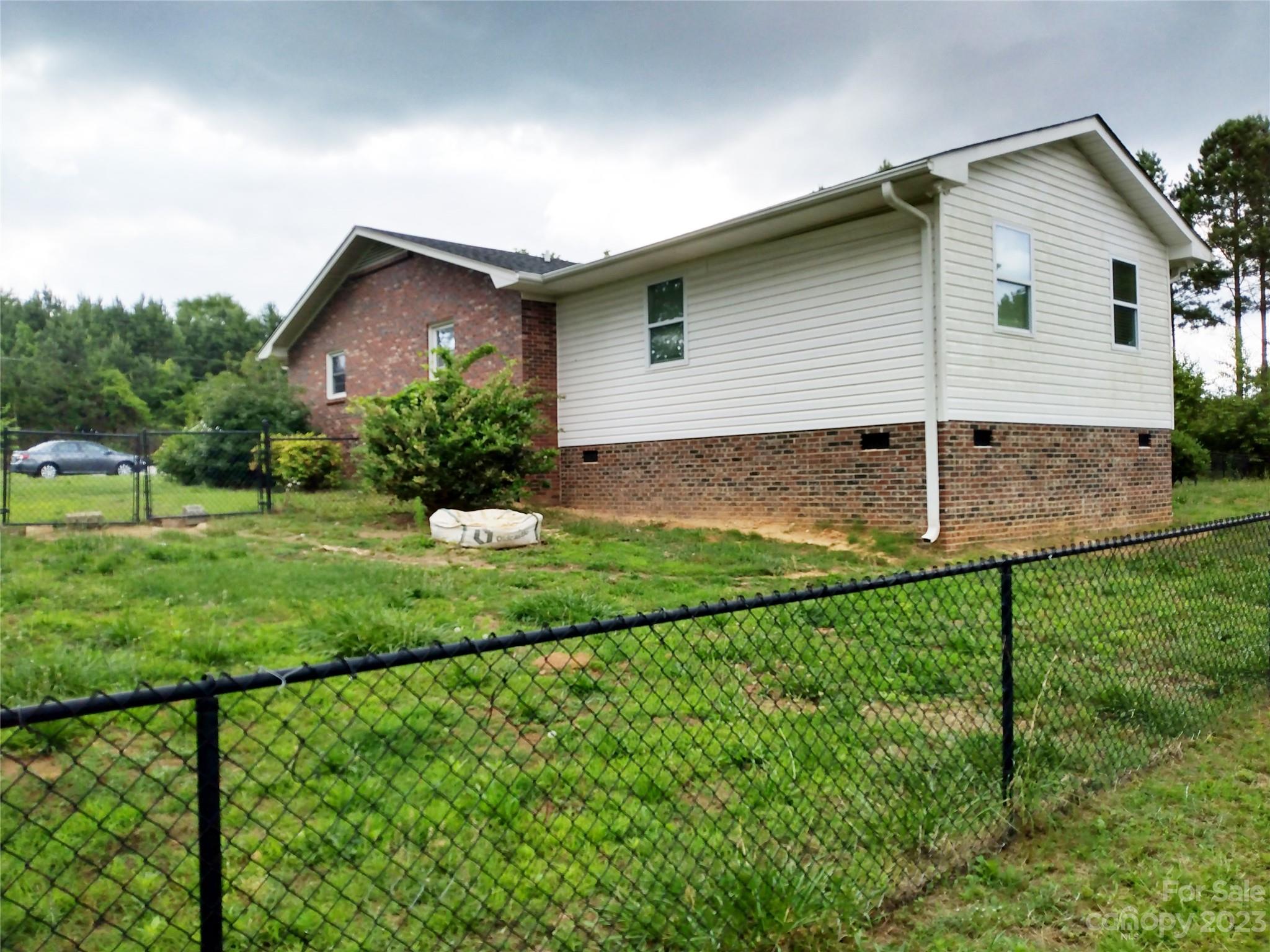 336 Mt Tabor Church Road Union, SC 29379 - Photo 30 of 37 a view of a house with backyard