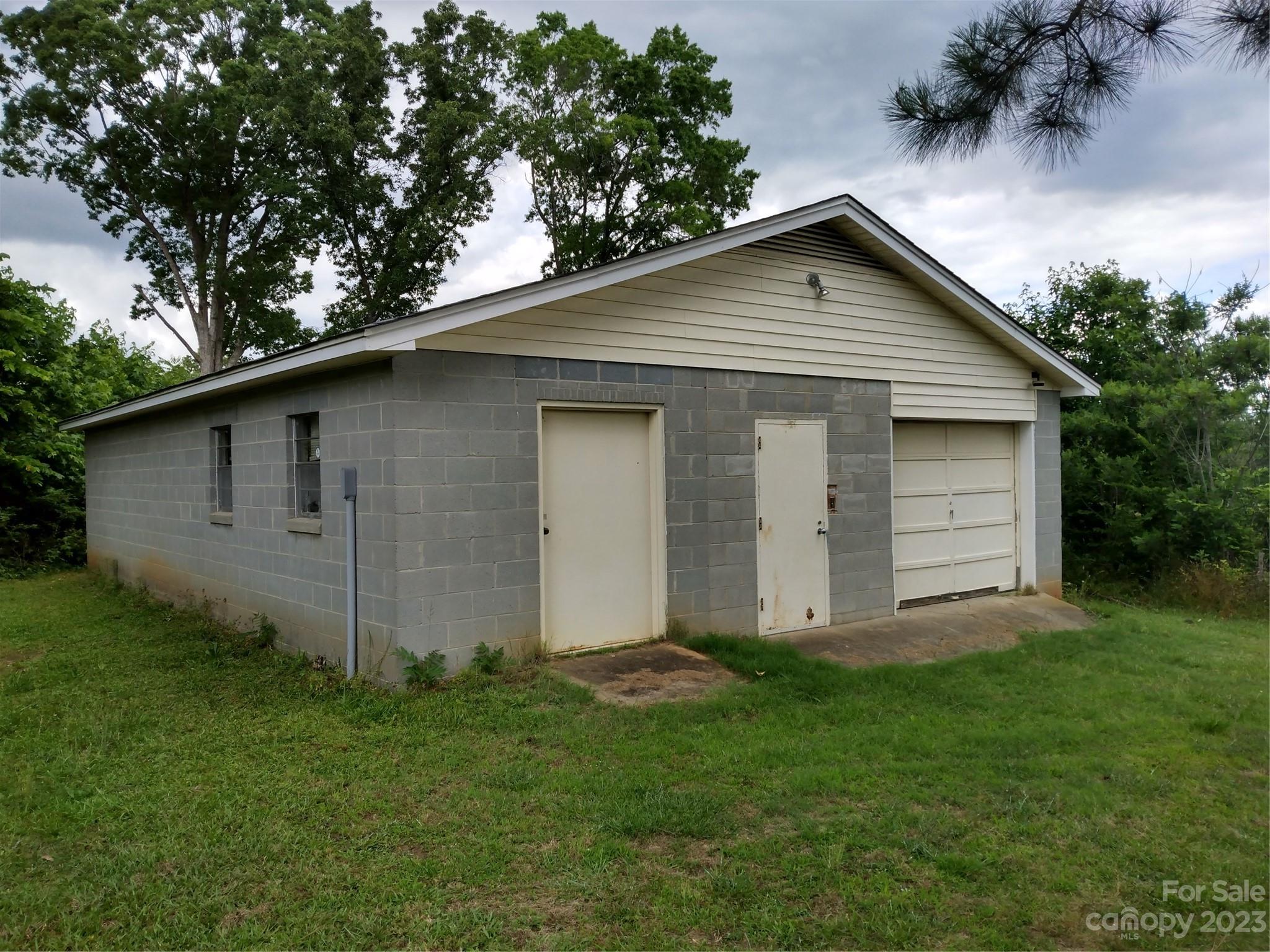 336 Mt Tabor Church Road Union, SC 29379 - Photo 34 of 37 a view of a backyard with barn and large trees