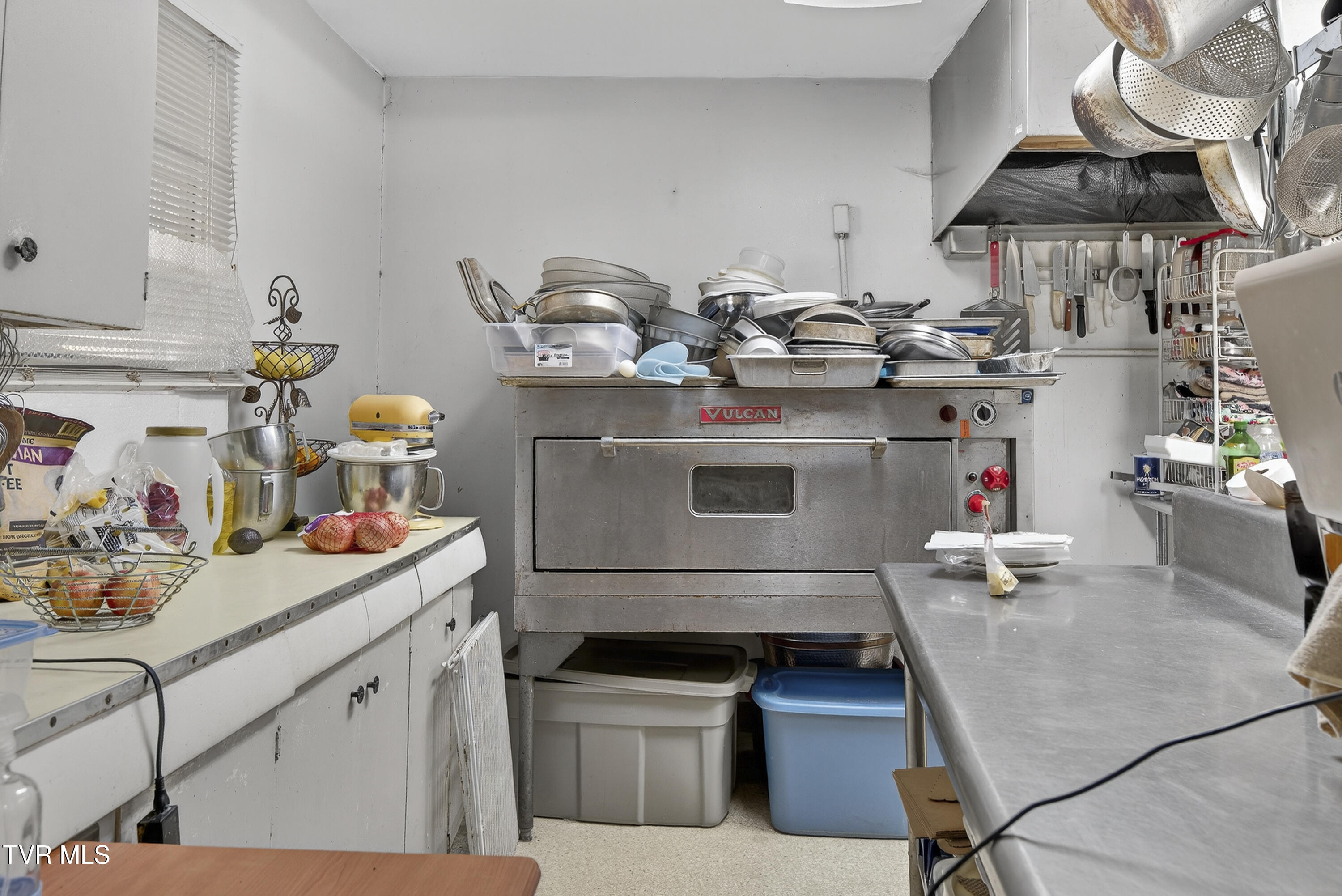 302 Front Street Southwest Abingdon, VA 24210 - Photo 12 of 41 302-Front-St-Abingdon-VA Matt-Smith-Real