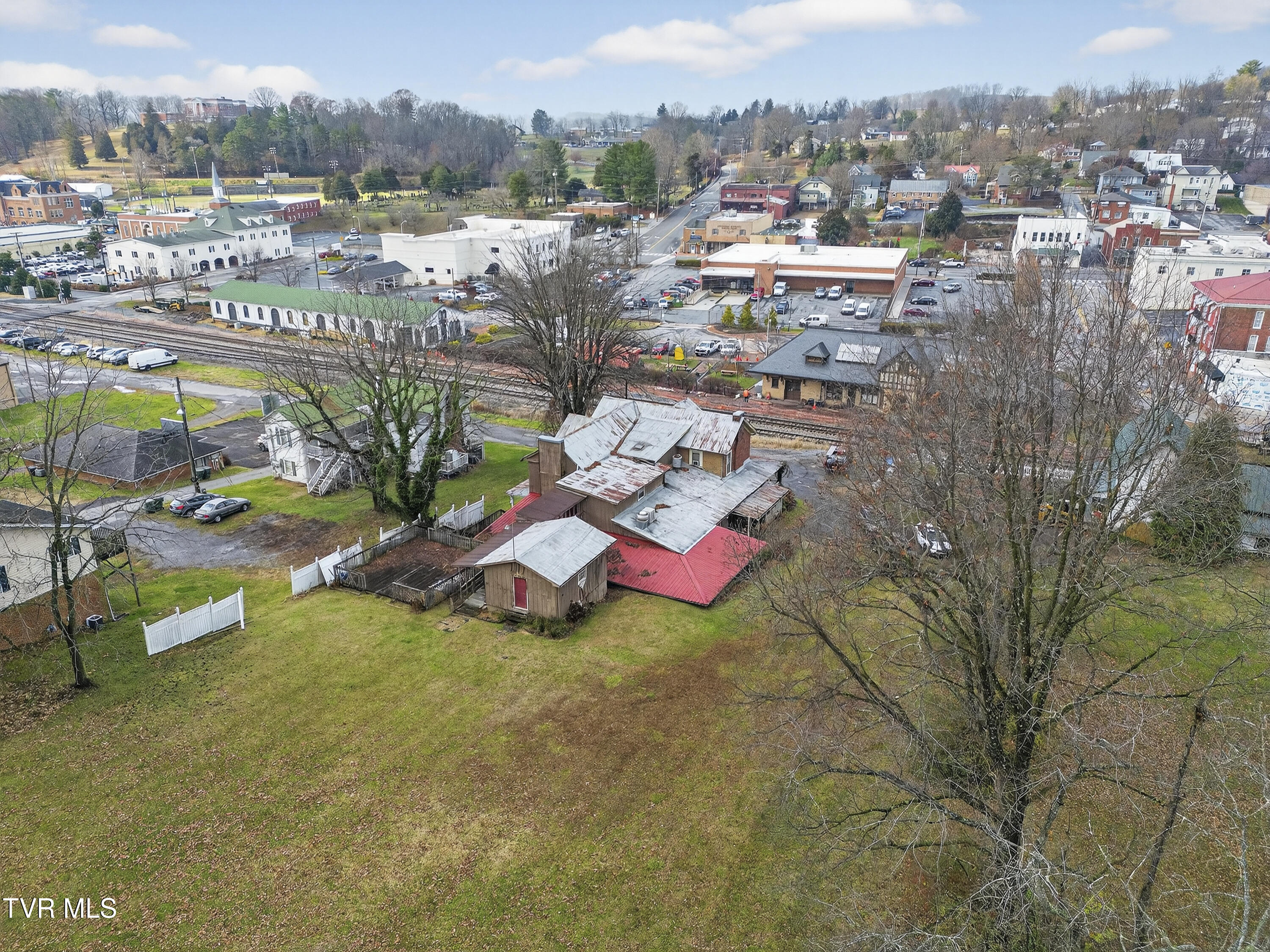 302 Front Street Southwest Abingdon, VA 24210 - Photo 36 of 41 302-Front-St-Abingdon-VA Matt-Smith-Real