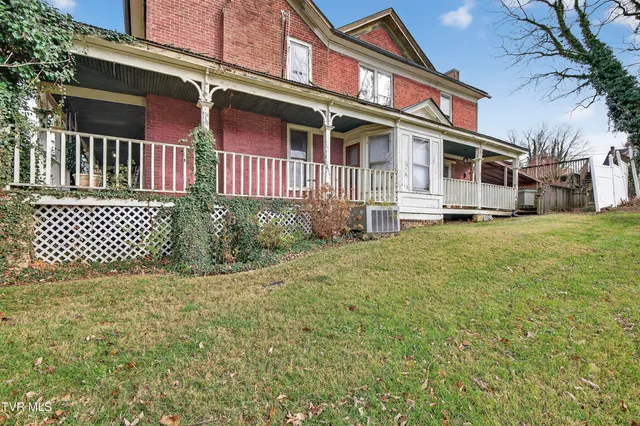 $379,000 | 302 Front Street Southwest, Abingdon, VA 24210