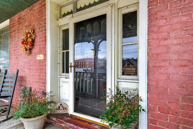 $379,000 | 302 Front Street Southwest, Abingdon, VA 24210