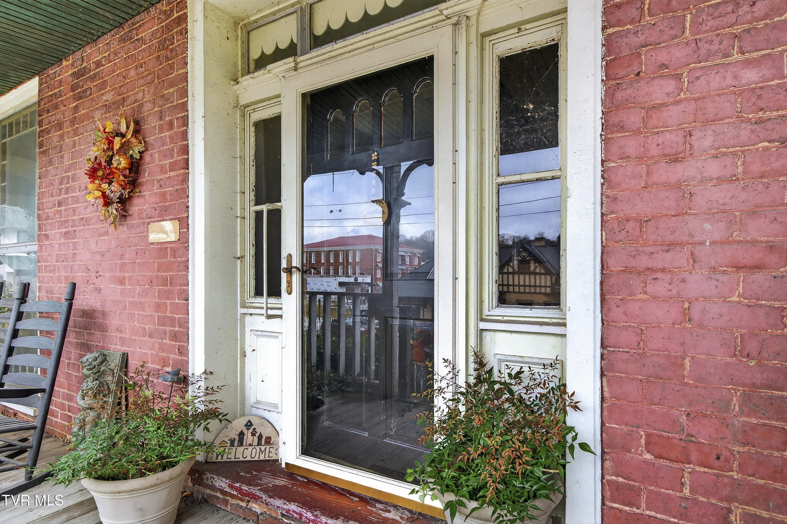 302 Front Street Southwest Abingdon, VA 24210 - Photo 5 of 41 302-Front-St-Abingdon-VA Matt-Smith-Real