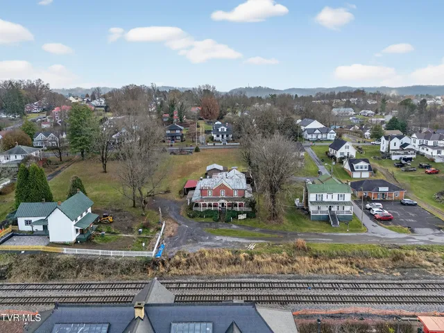 $379,000 | 302 Front Street Southwest, Abingdon, VA 24210
