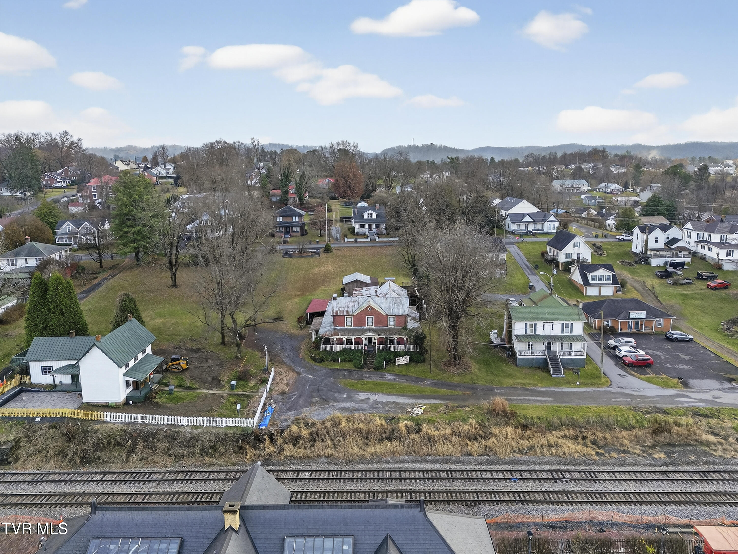 302 Front Street Southwest Abingdon, VA 24210 - Photo 8 of 41 302-Front-St-Abingdon-VA Matt-Smith-Real