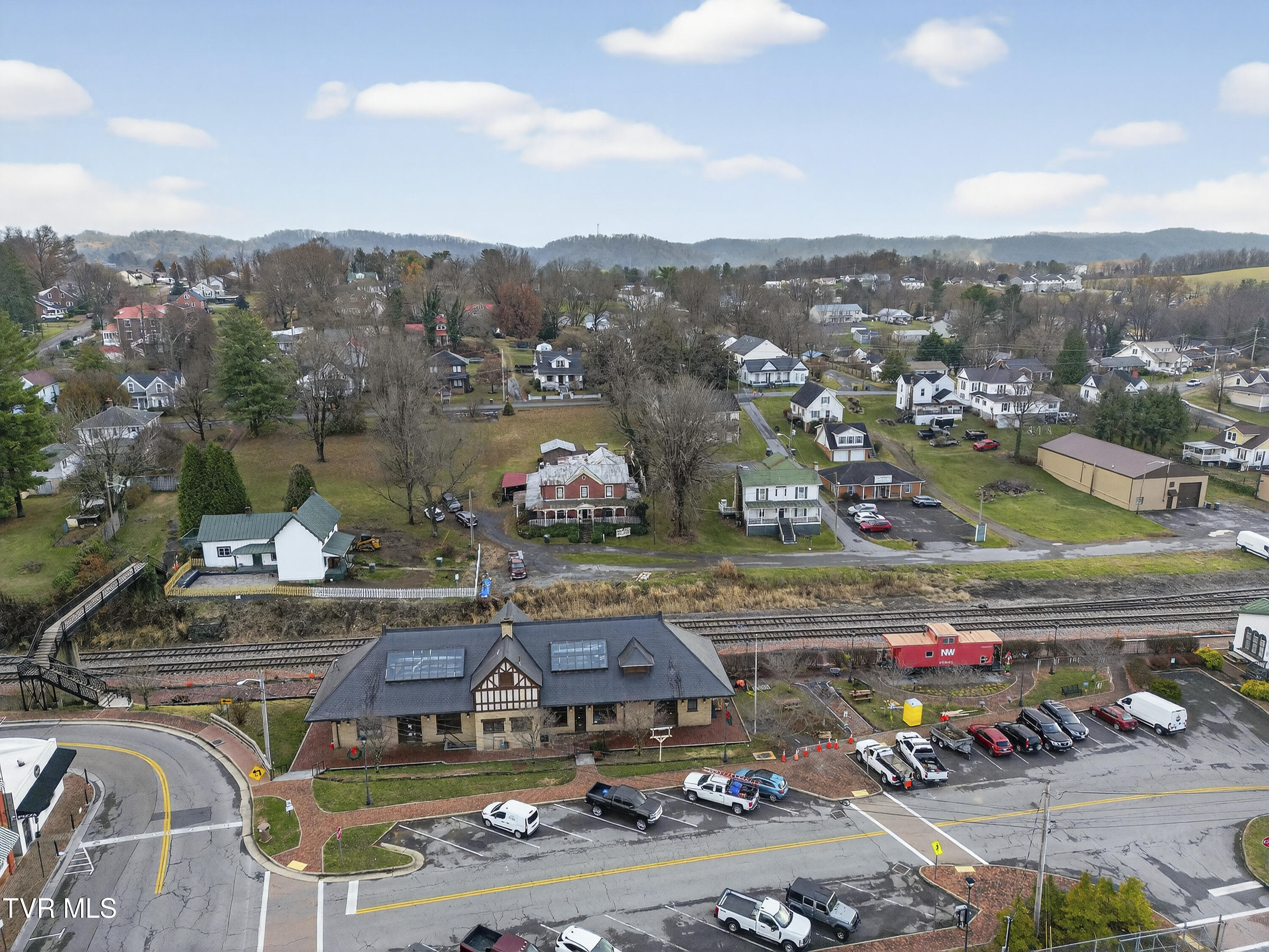 302 Front Street Southwest Abingdon, VA 24210 - Photo 9 of 41 302-Front-St-Abingdon-VA Matt-Smith-Real