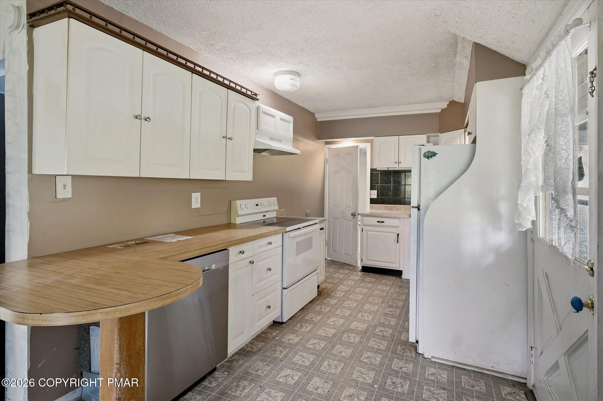 1191 Aberdeen Road Moscow, PA 18444 - Photo 6 of 20 Kitchen