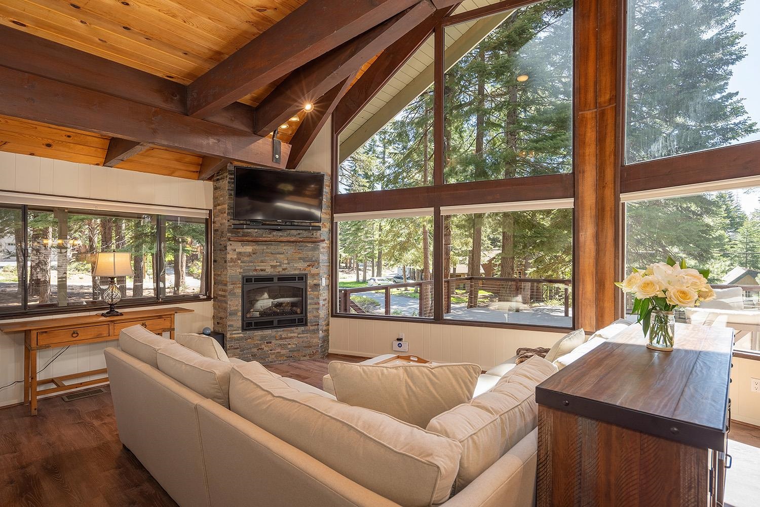 11928 Chamonix Road Truckee, CA 96161 - Photo 3 of 21 Gallery Image 3
