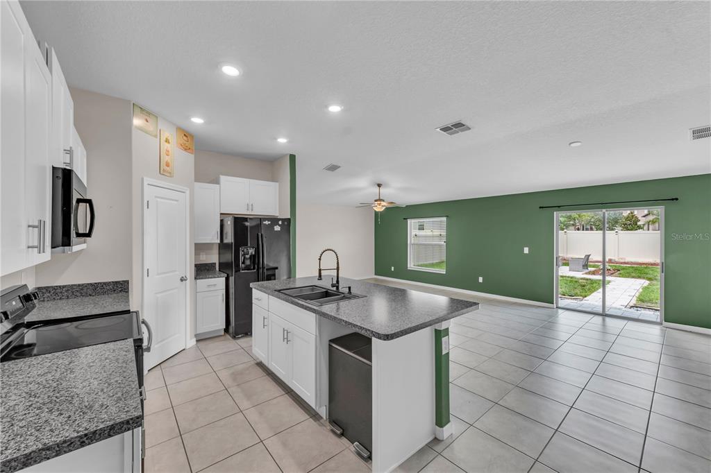 6765 Emerald Spring Loop New Port Richey, FL 34653 - Photo 3 of 36
