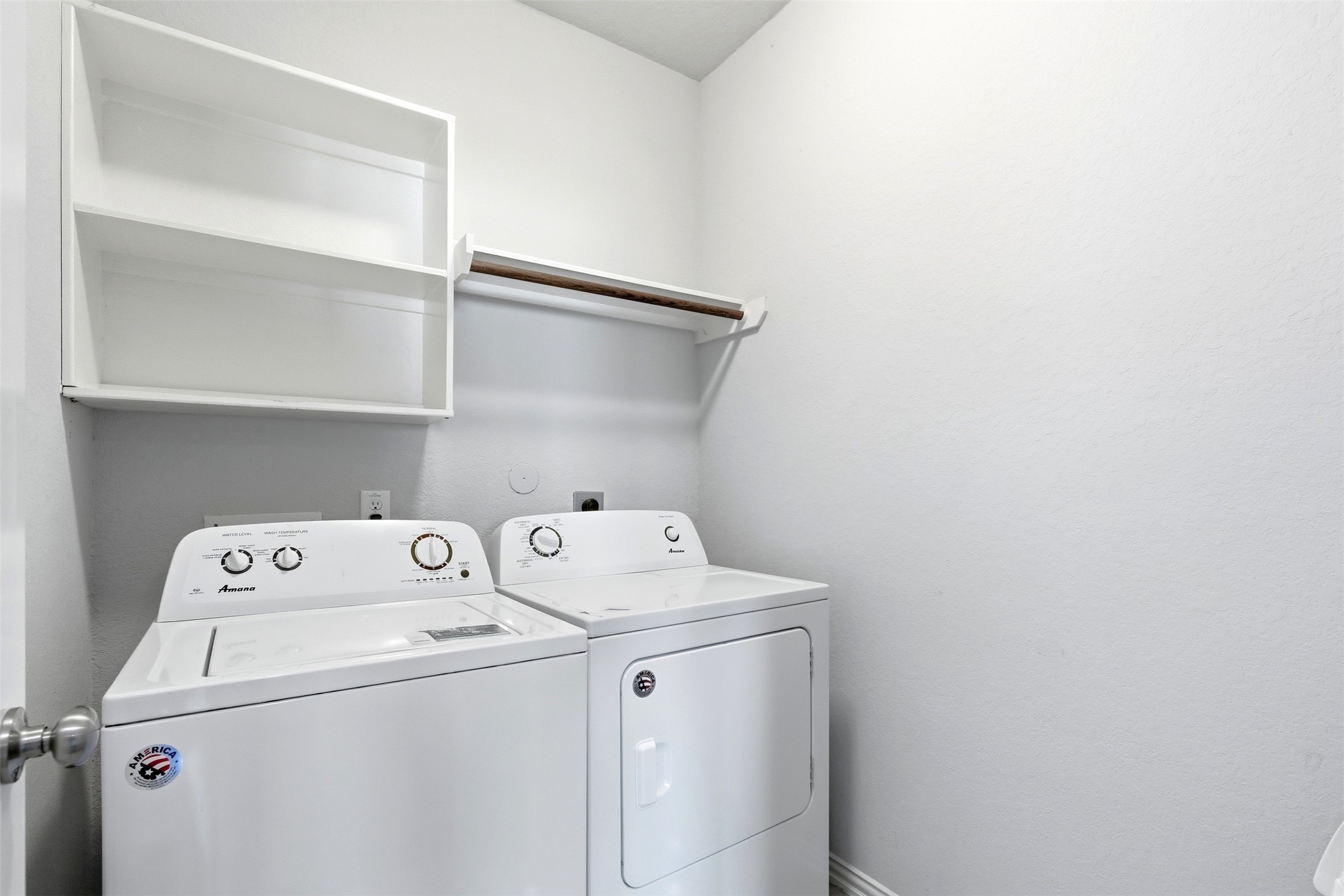 4507 Barnstone Ridge Lane Rosharon, TX 77583 - Photo 22 of 23 a utility room with dryer and washer