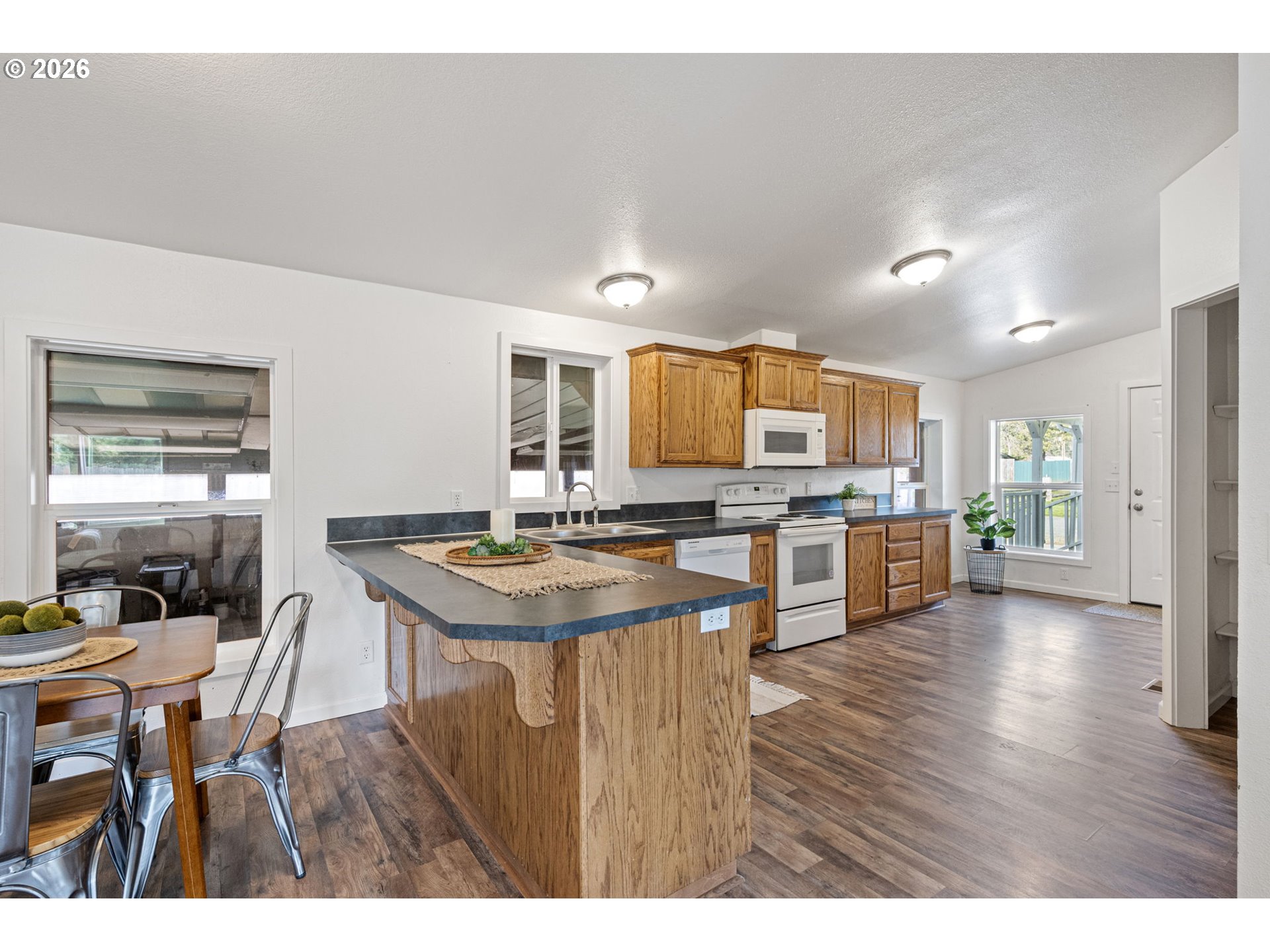 47554 Hansen Street Oakridge, OR 97463 - Photo 12 of 32