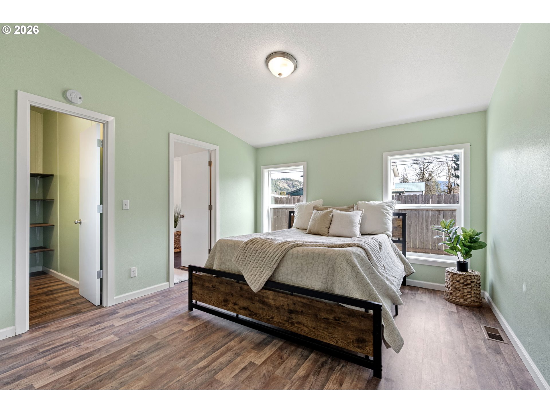 47554 Hansen Street Oakridge, OR 97463 - Photo 17 of 32