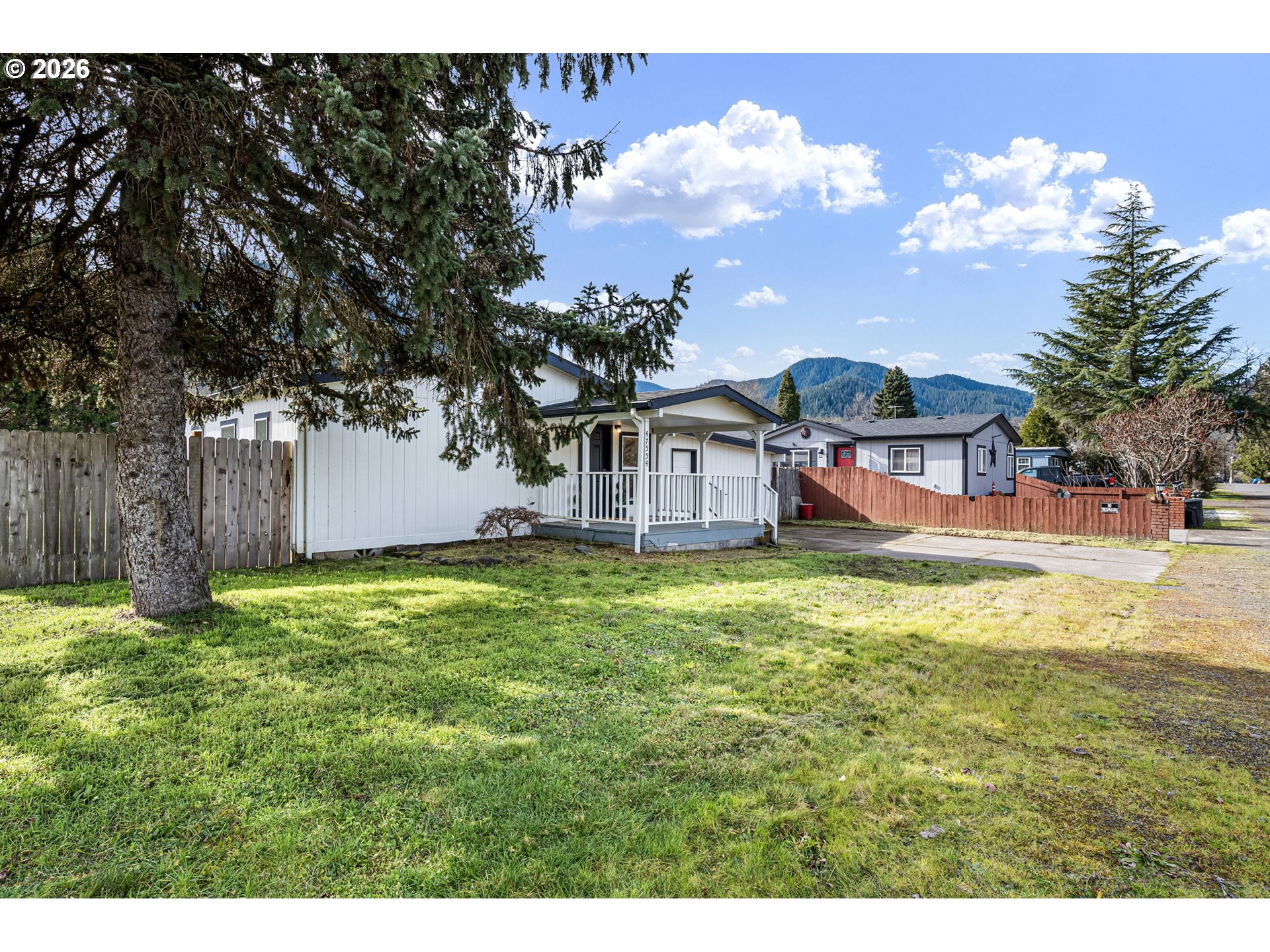 47554 Hansen Street Oakridge, OR 97463 - Photo 4 of 32