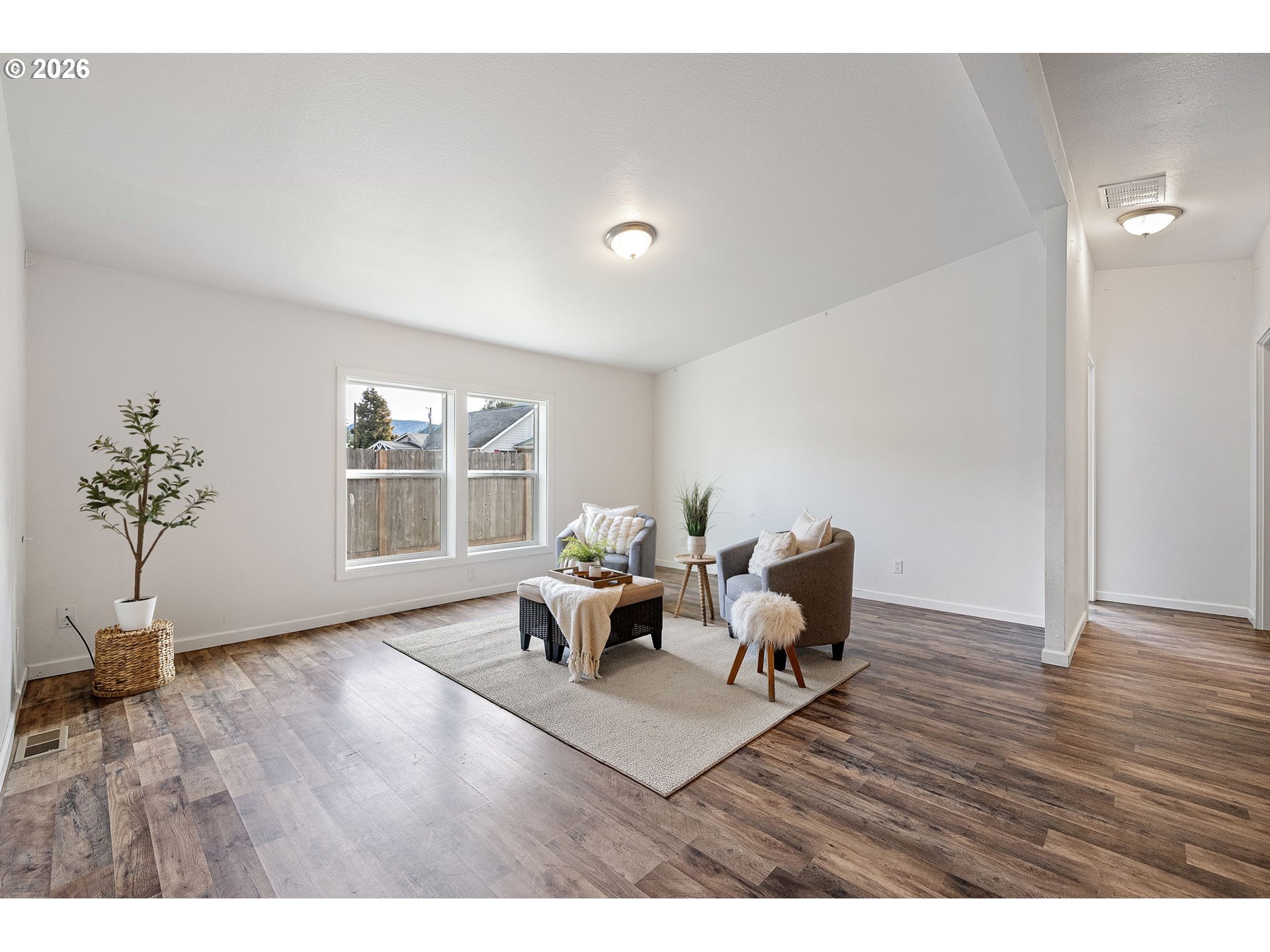 47554 Hansen Street Oakridge, OR 97463 - Photo 7 of 32