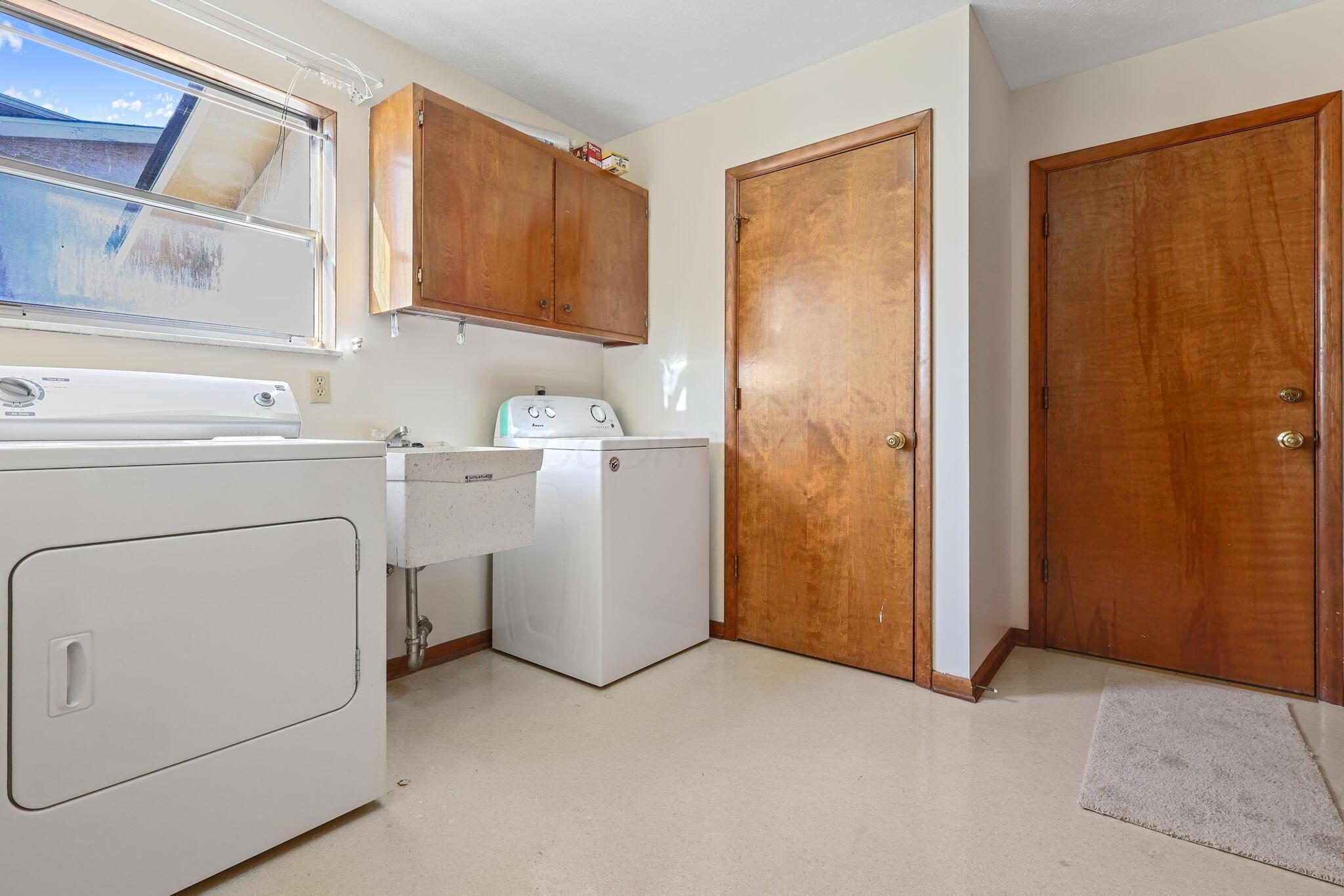 6066 Sandgate Road Columbus, OH 43229 - Photo 28 of 47 42-web-or-mls-G02A8673