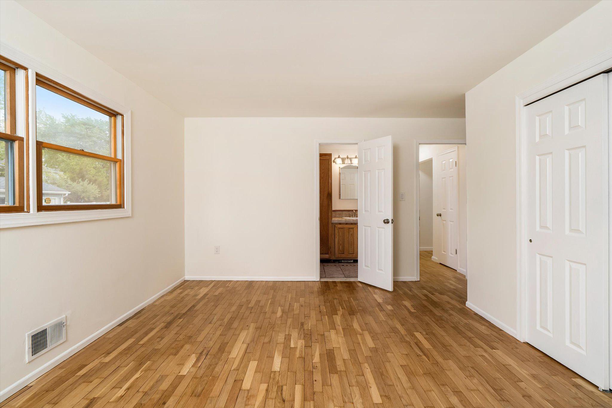 406 Flock Road Hamilton, NJ 08619 - Photo 20 of 40 Primary Bedroom access to full bathroom