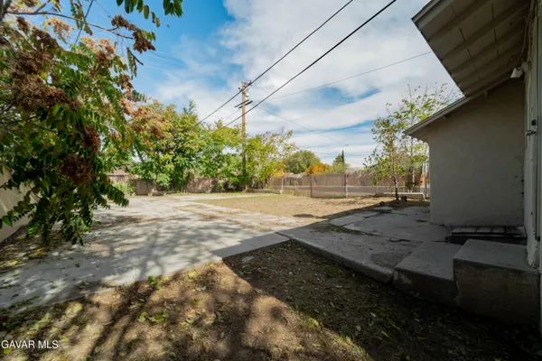 a view of an outdoor space