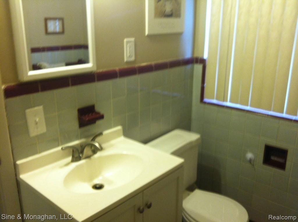 418 Moross Road Grosse Pointe, MI 48236 - Photo 13 of 26