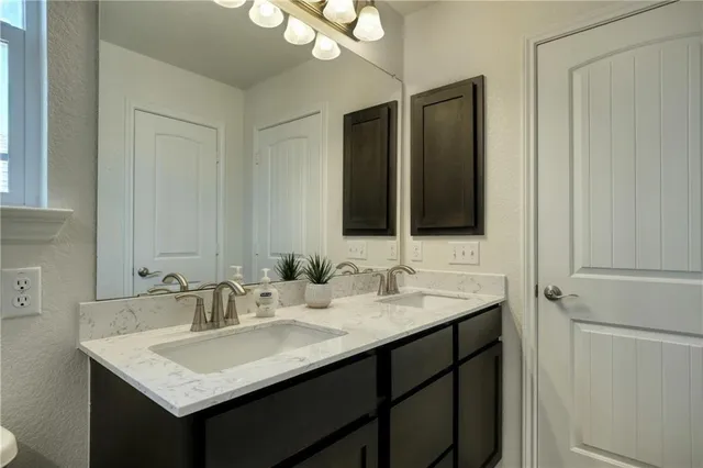 $2,095 | 521 Bradford Lane, Hutto, TX 78634