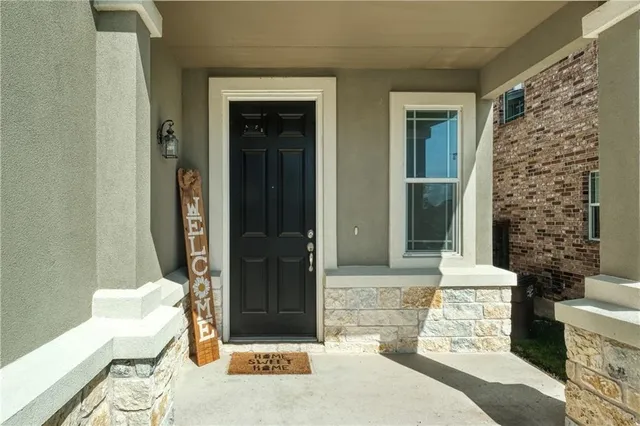 $2,095 | 521 Bradford Lane, Hutto, TX 78634