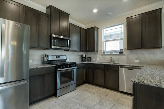 $2,095 | 521 Bradford Lane, Hutto, TX 78634