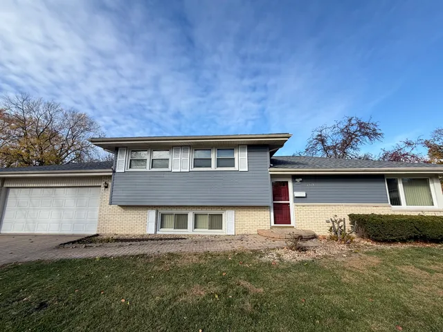 $325,000 | 701 Terry Drive, Joliet, IL 60435