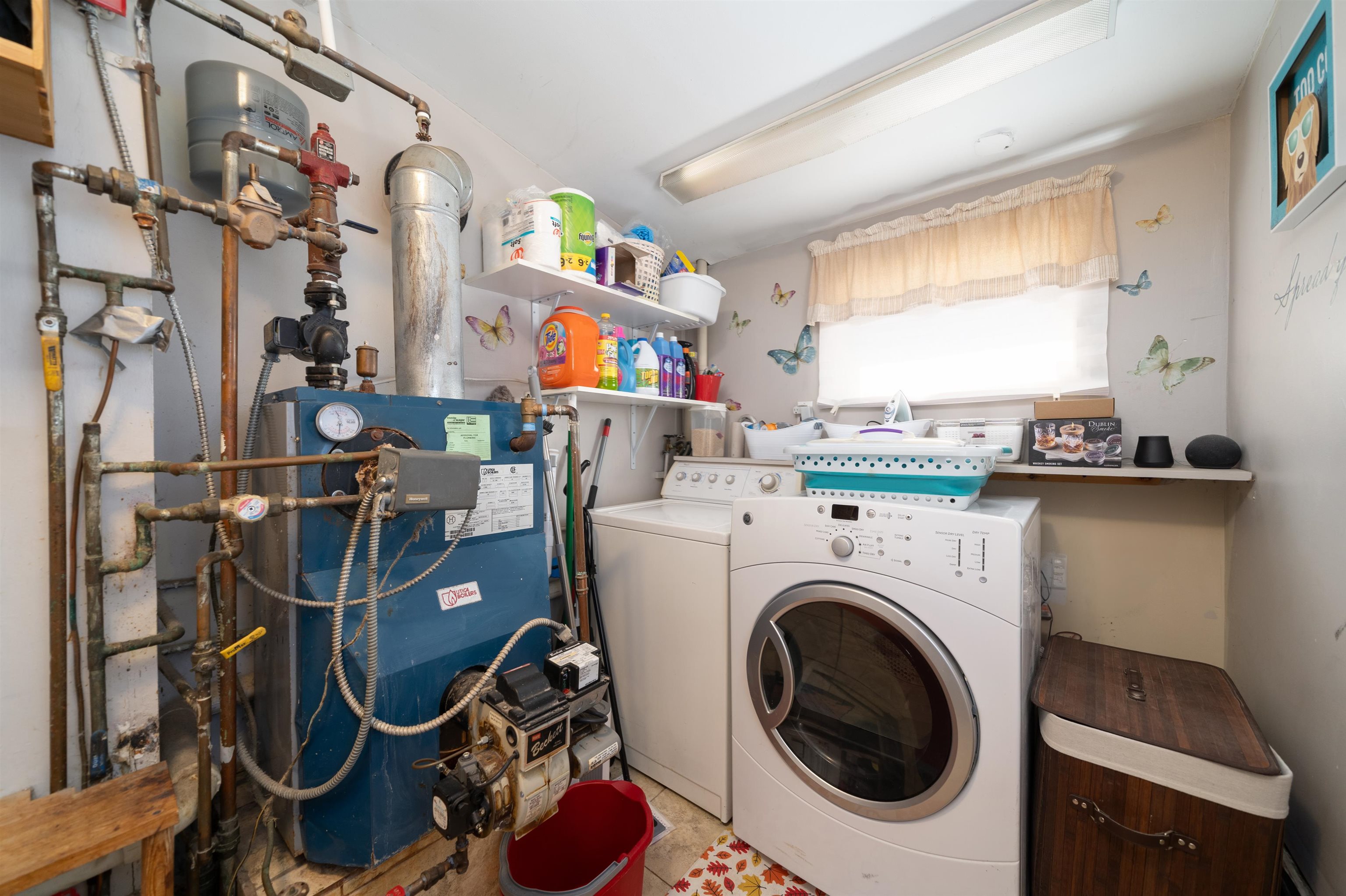 33 South Road Wayne, NJ 07470 - Photo 13 of 22 a utility room with dryer and washer