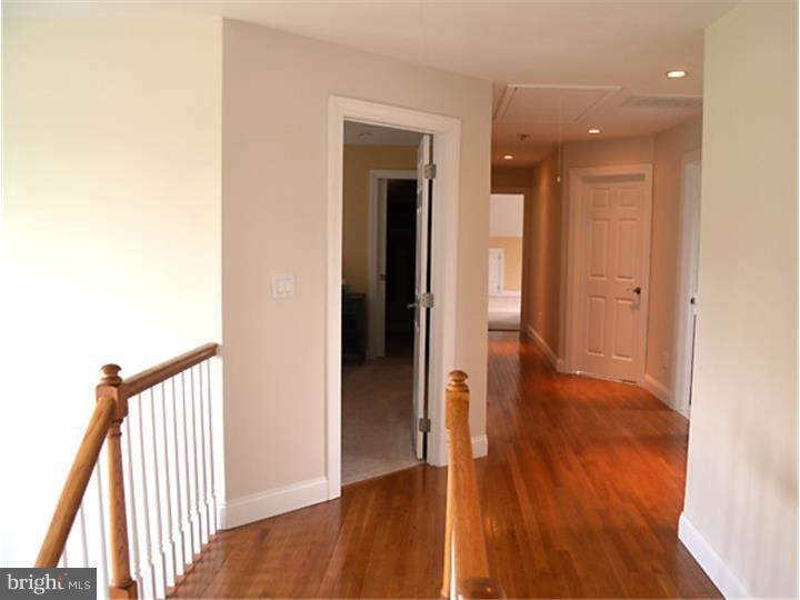 705 Old Scotch Road Pennington, NJ 08534 - Photo 22 of 25 Hallway