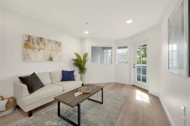 $375,000 | 1501 North Brea Boulevard, Unit 220, Fullerton, CA 92835