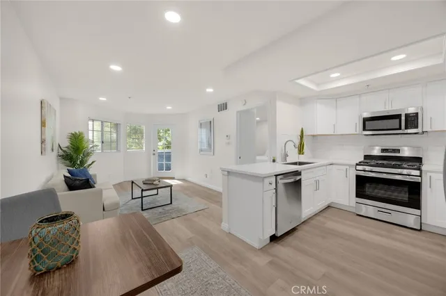 $375,000 | 1501 North Brea Boulevard, Unit 220, Fullerton, CA 92835