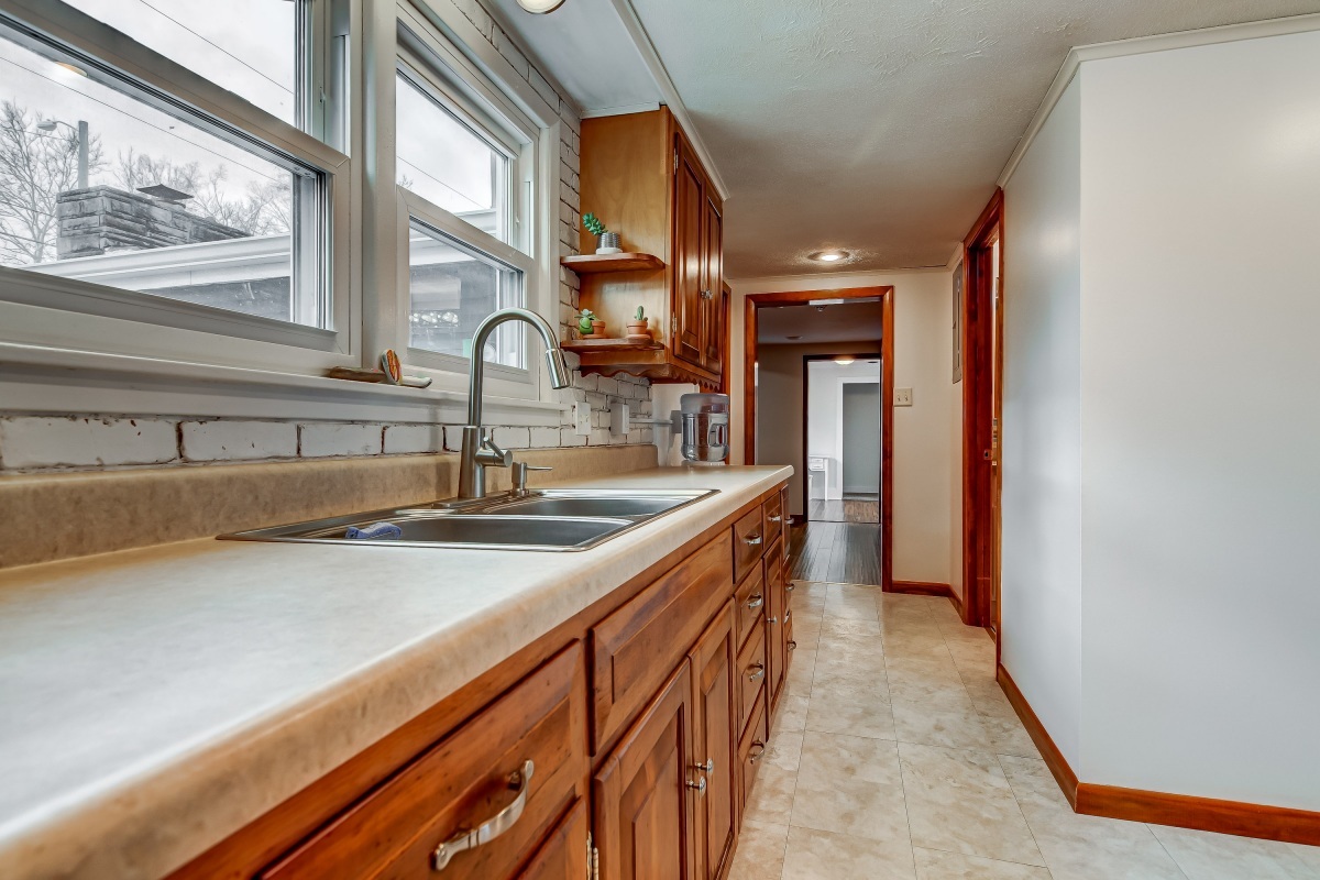 1916 East Watch Avenue Springfield, IL 62702 - Photo 11 of 39