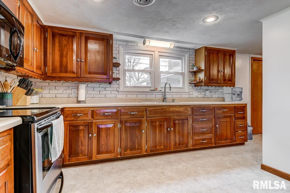 1916 East Watch Avenue Springfield, IL 62702 - Photo 8 of 39
