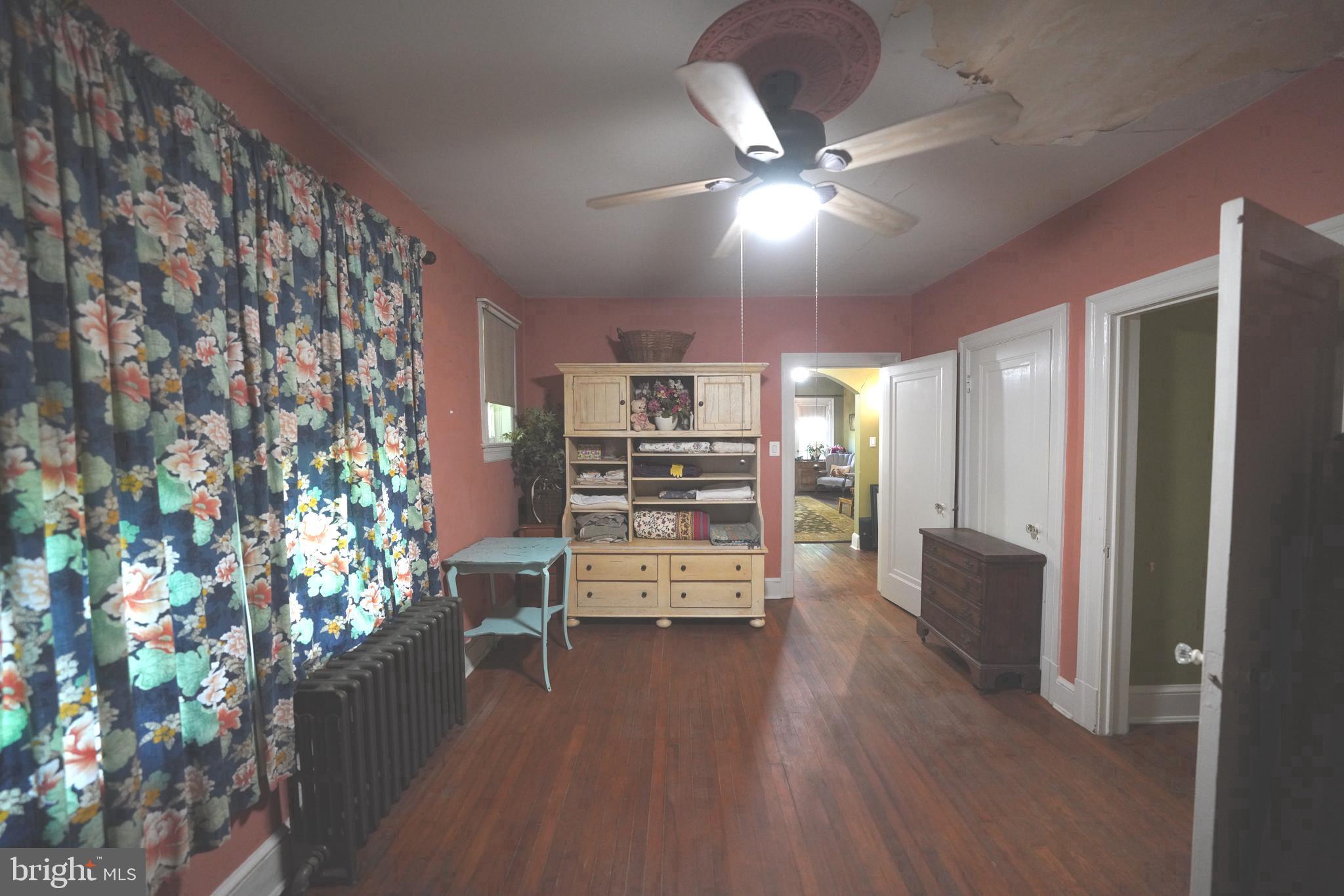 Greenbelt Road Lanham, MD 20706 - Photo 68 of 74 a view of a livingroom with furniture and a workspace