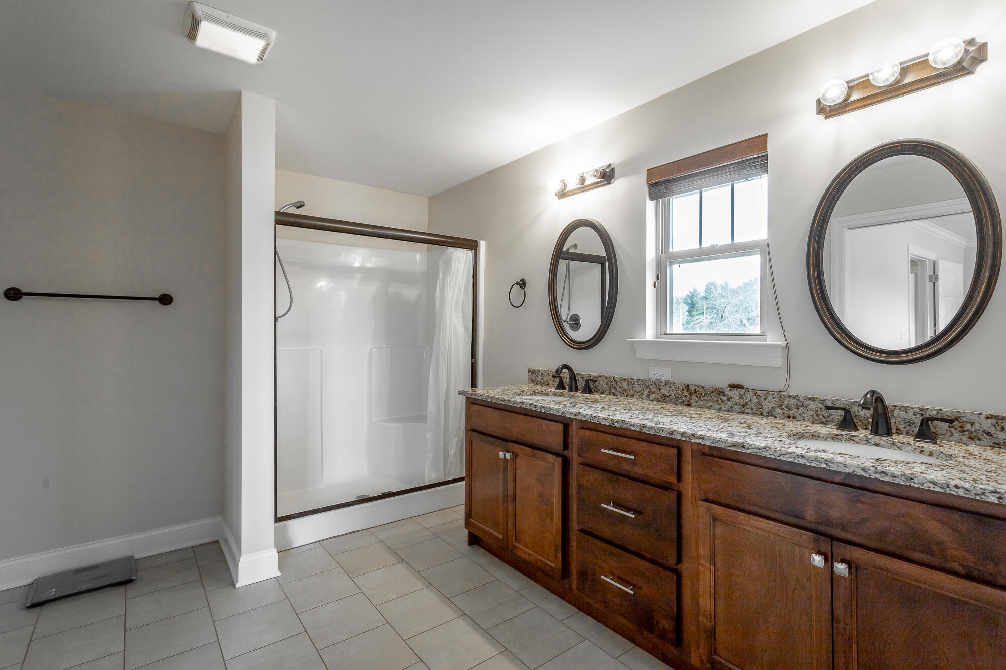 196 Pleasant View Drive Ringgold, GA 30736 - Photo 22 of 62 Master Bath