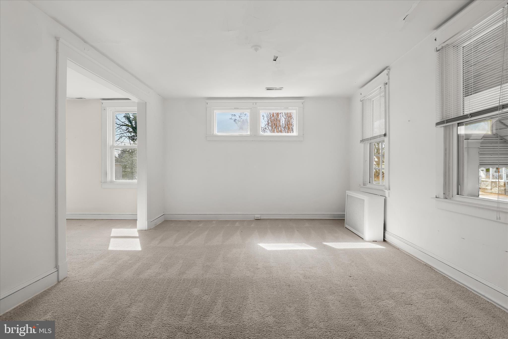 23 Ridge Road Baltimore, MD 21228 - Photo 11 of 49 Living Room