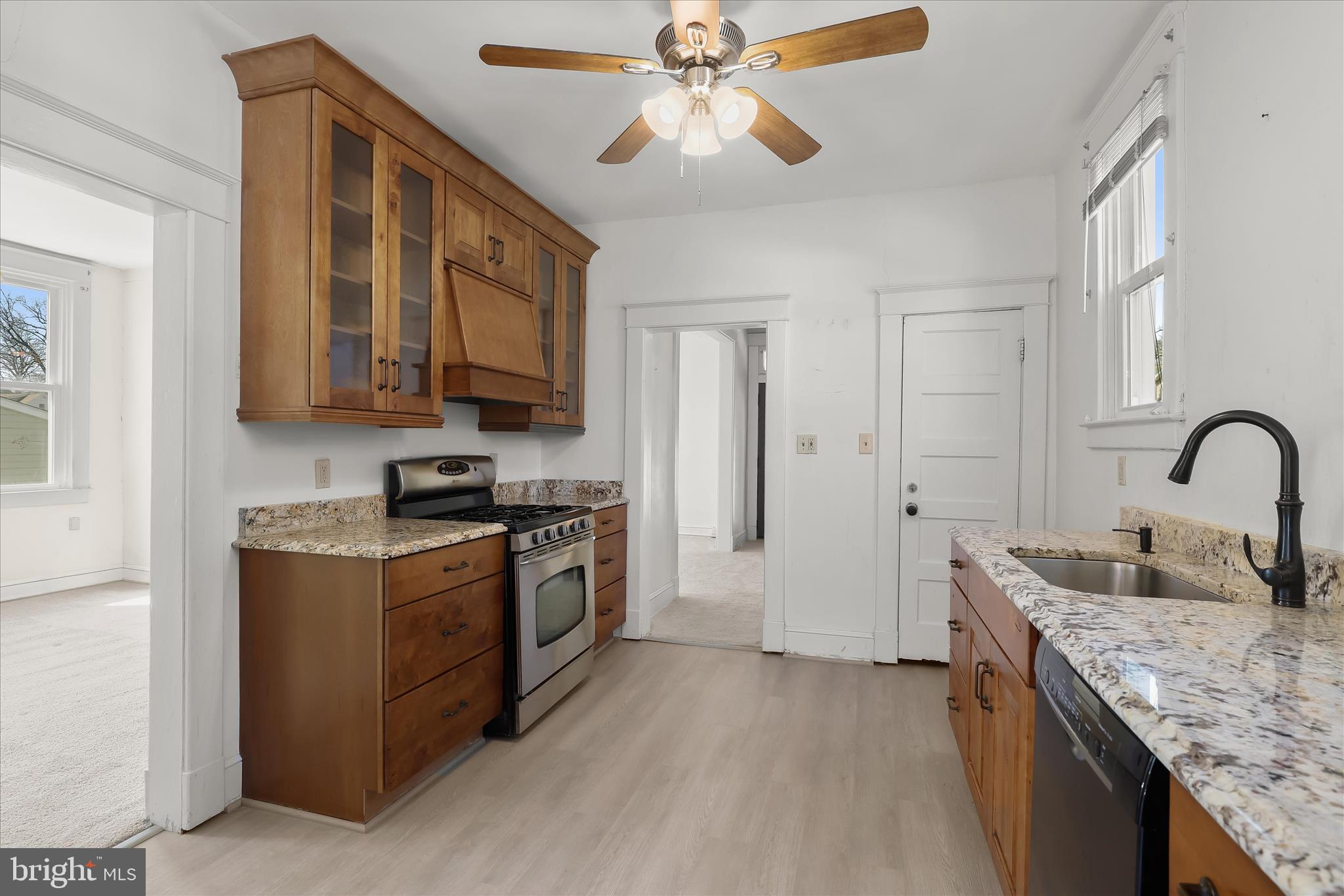 23 Ridge Road Baltimore, MD 21228 - Photo 18 of 49 Updated Kitchen